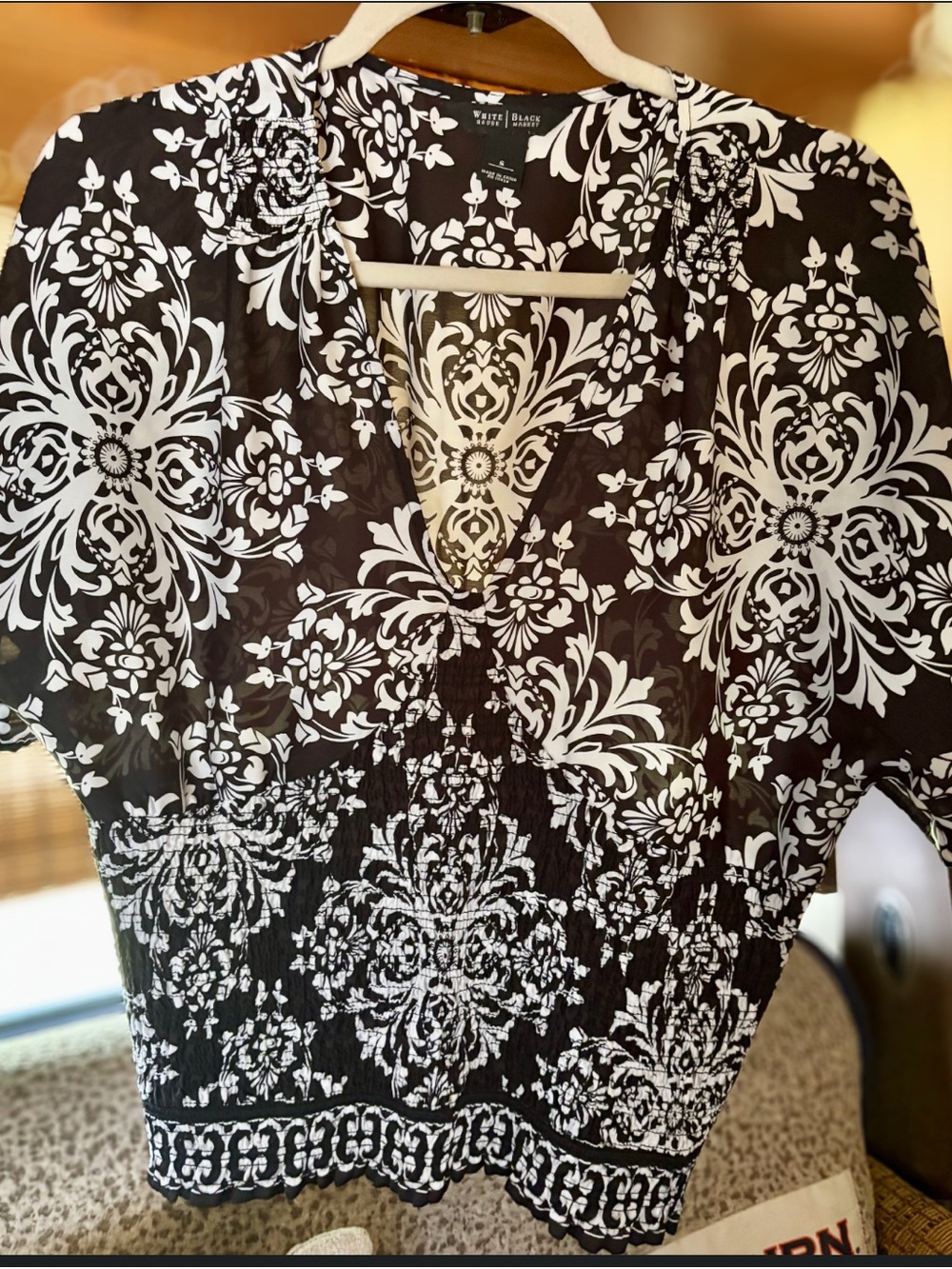 🌺White House Black Market Black and White Floral Print Blouse🌺